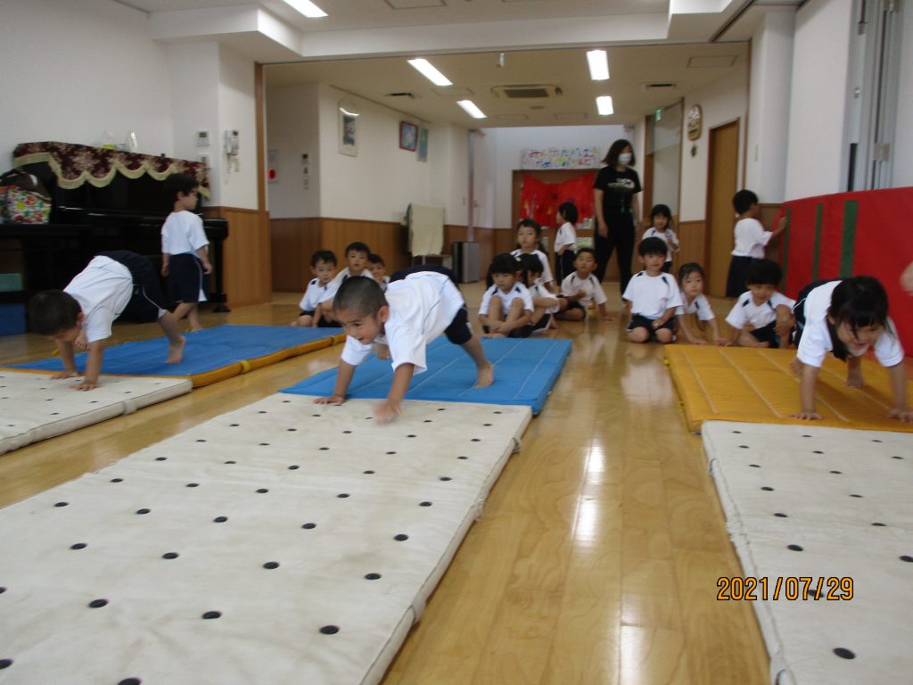 運動遊びを行いました♪ - 社会福祉法人葵福祉会亀井野保育園