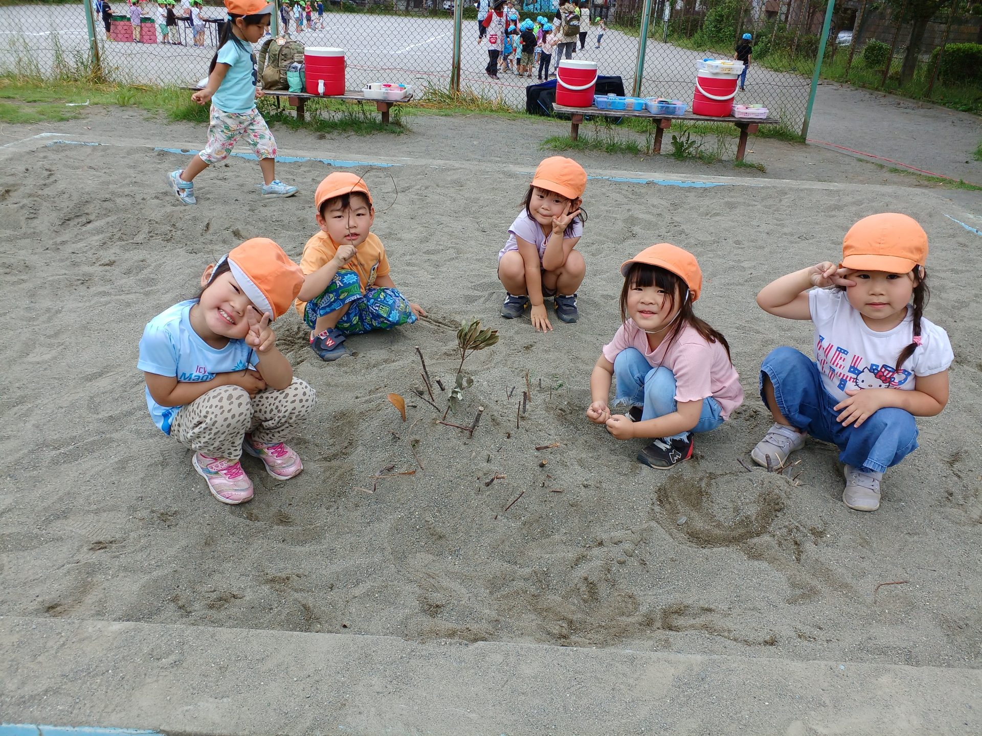 犬久保公園でたっぷり遊びましたよ～！！ - 社会福祉法人葵福祉会亀井